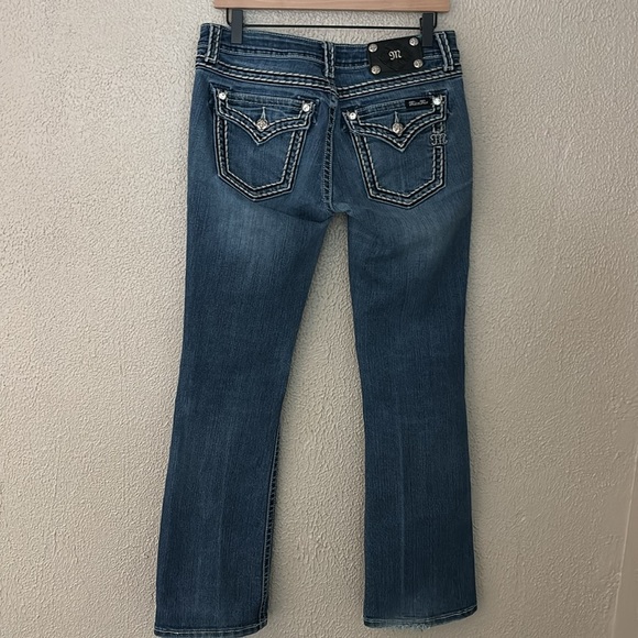 Women’s Miss Me Loose Saddle Stitch Border Boot Cut Jeans, 30” Waist Medium Wash - Picture 5 of 11